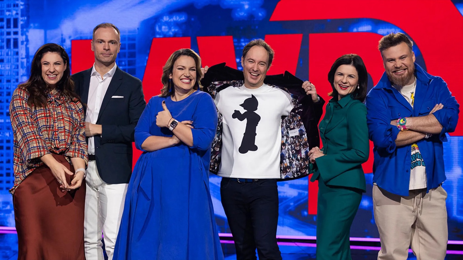 Martynas Kairys with the MVP on TV3 cast on the studio set